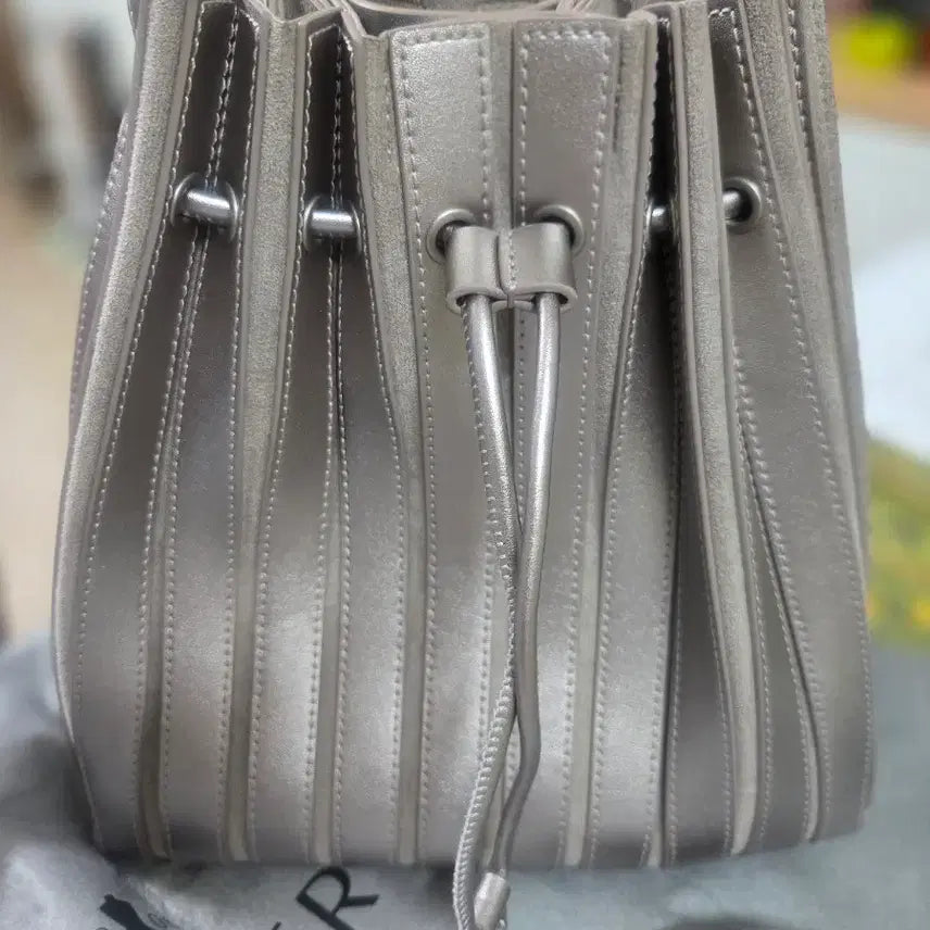 [BUNJANG] Geiger Pleats Bag Champagne Color / (새상품풀구성)가이거 플리세 주름 가방(샴페인 컬러)풀 구성