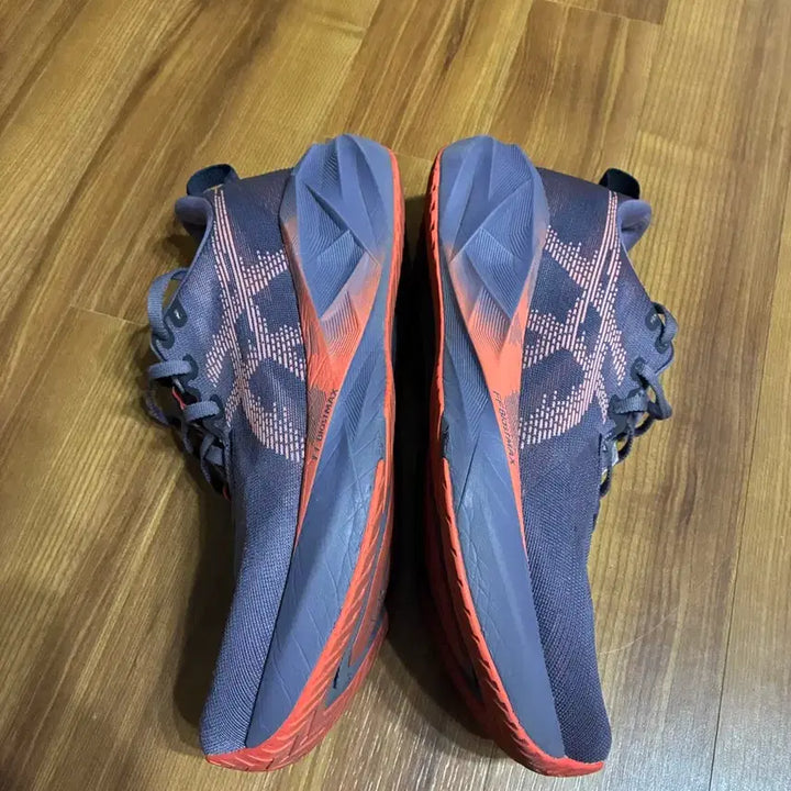 [BUNJANG] Asics NovaBlast 5 Running Shoes 275 / 아식스 노바블라스트5 275 런닝화