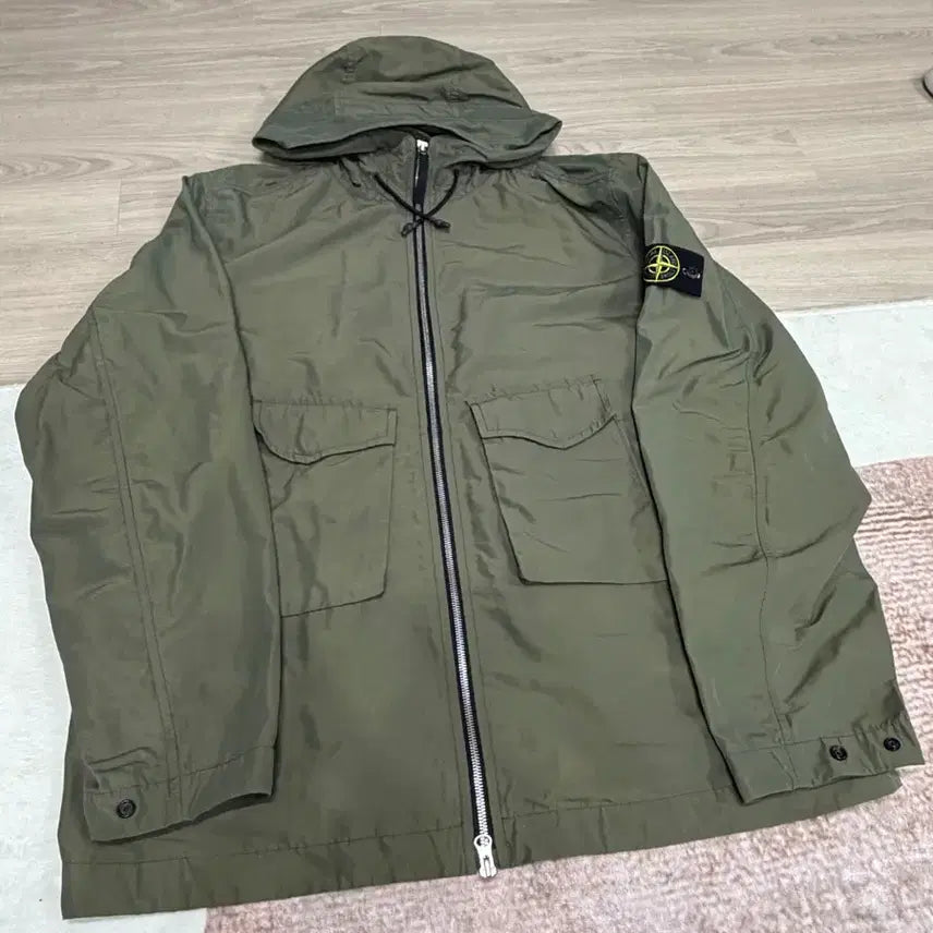 [BUNJANG] Stone Island Khaki Windbreaker XL / 스톤아일랜드 바람막이(xl)