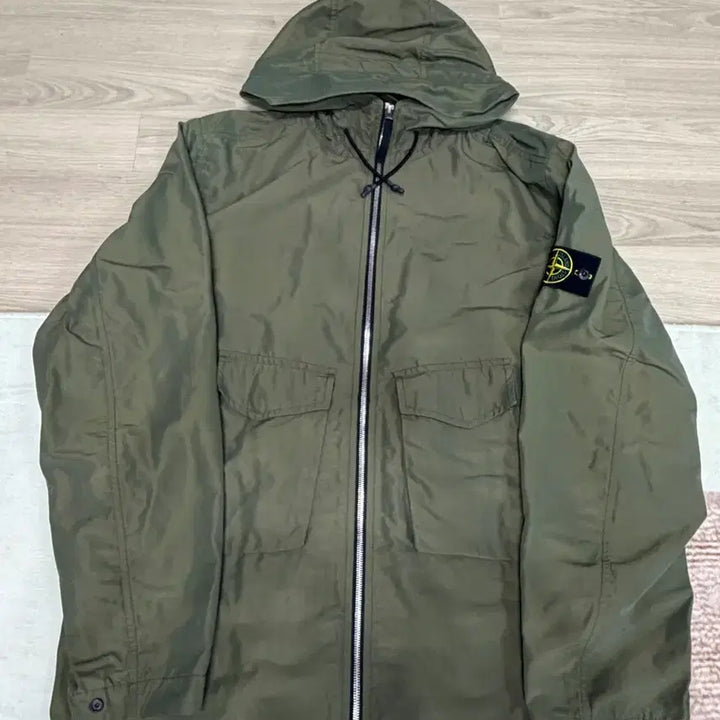 [BUNJANG] Stone Island Khaki Windbreaker XL / 스톤아일랜드 바람막이(xl)