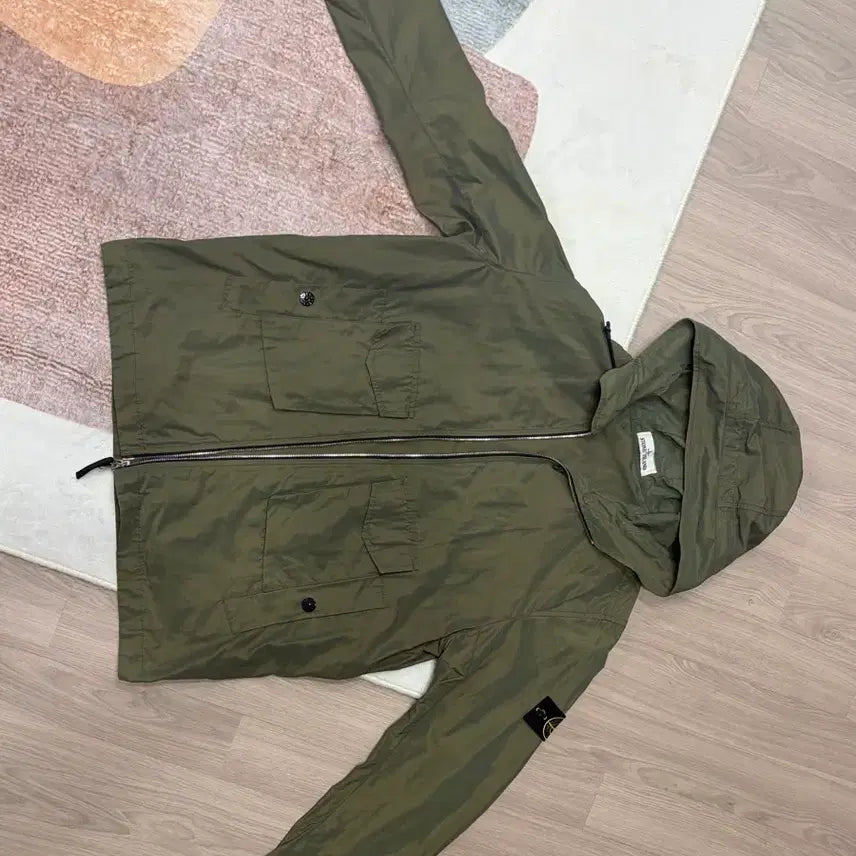 [BUNJANG] Stone Island Khaki Windbreaker XL / 스톤아일랜드 바람막이(xl)