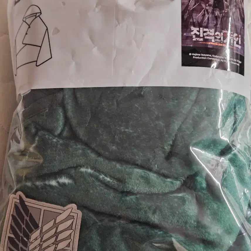 [BUNJANG] SPAO Attack on Titan Blanket Cape / 스파오 진격의 거인 담요 망토