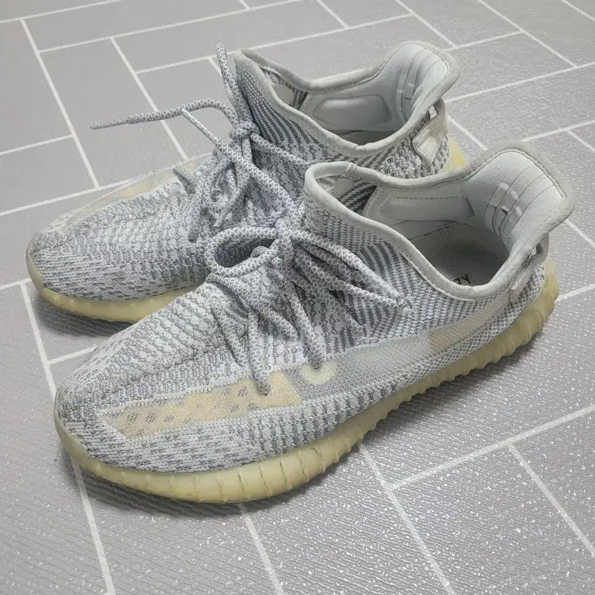 [BUNJANG] Adidas Yeezy Boost 350 V2 Static White / 아디다스 이지 부스트 350 V2 스태틱 화이트 270
