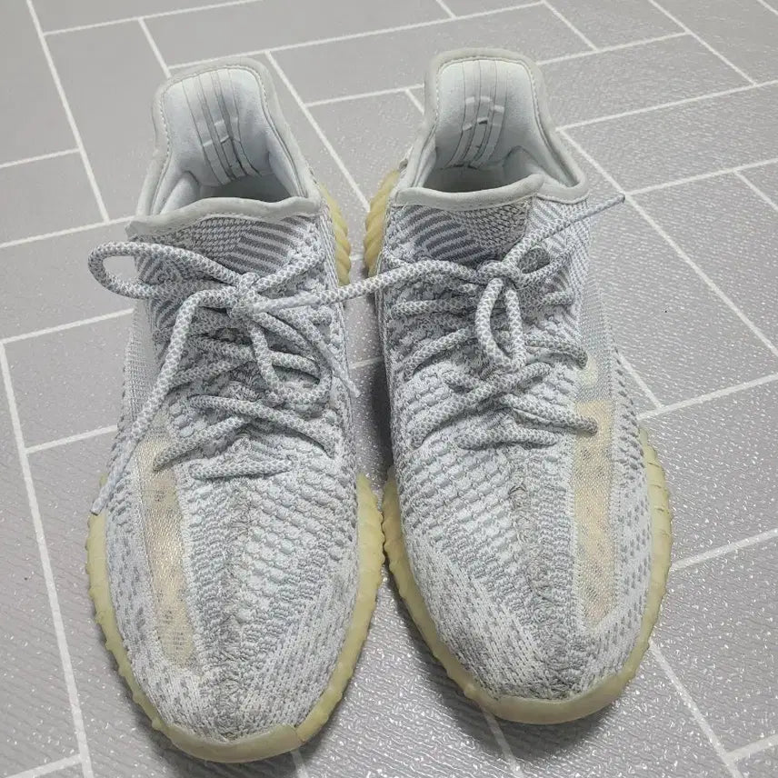 [BUNJANG] Adidas Yeezy Boost 350 V2 Static White / 아디다스 이지 부스트 350 V2 스태틱 화이트 270