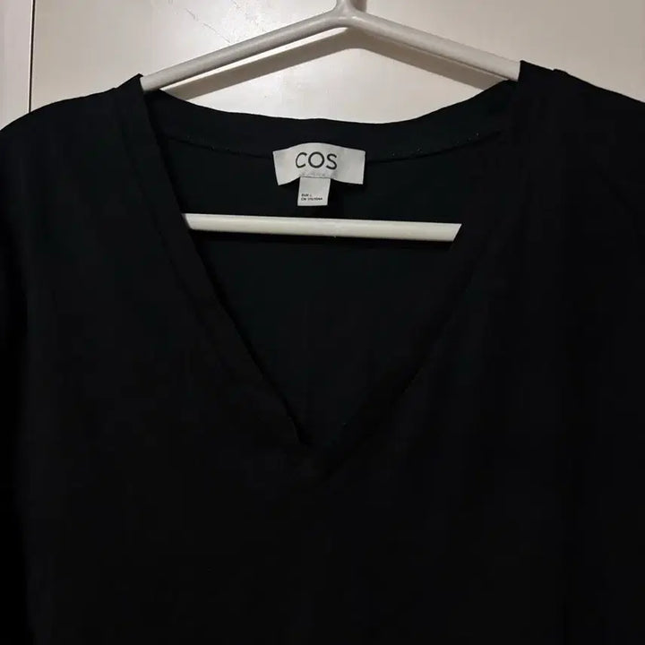 [BUNJANG] COS Black V-Neck Short Sleeve T-Shirt L / COS 코스 검정색 브이넥  반팔 티셔츠 L사이즈