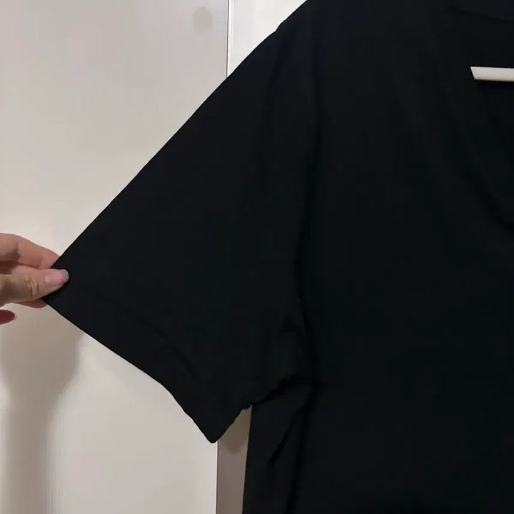 [BUNJANG] COS Black V-Neck Short Sleeve T-Shirt L / COS 코스 검정색 브이넥  반팔 티셔츠 L사이즈