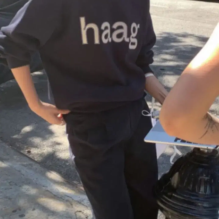[BUNJANG] Haag Navy Sweatshirt / haag 헤이그 네이비 맨투맨