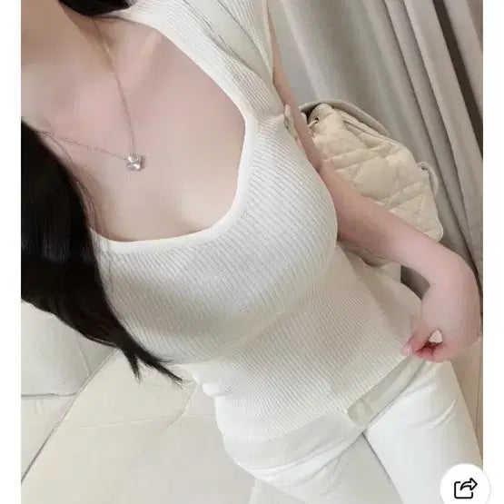 [BUNJANG] White Heart Neck Knit Top - Imported Clothing / 하트넥 반캡 니트 수입의류 화이트 새제품