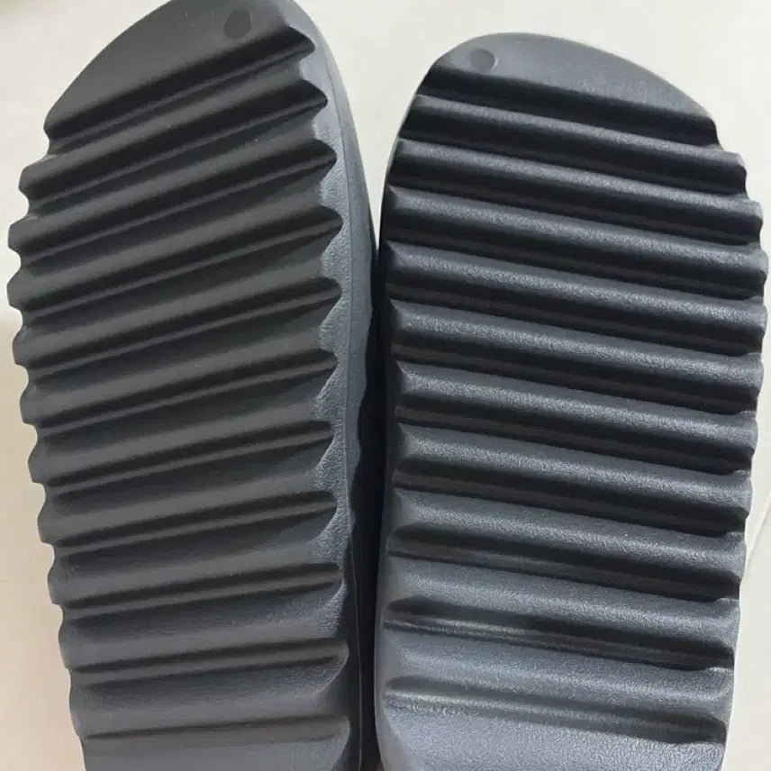 [BUNJANG] Adidas Yeezy Slide Onyx 255 / 새상품 아디다스 이지 슬라이드 오닉스 255
