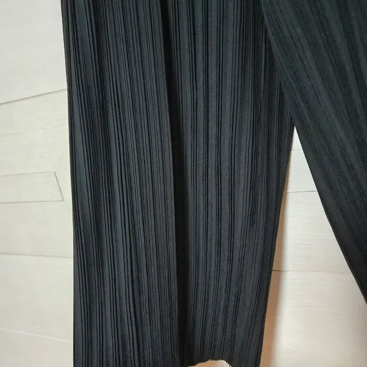 [BUNJANG] IN2 Pleated Wide Pants / 인투 플리츠 와이드 팬츠 (새상품급)