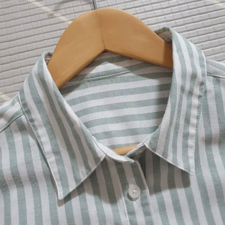 [BUNJANG] GU Striped Cropped Short-Sleeve Shirt / L GU 지유 스트라이프 크롭 반팔 셔츠.셔켓