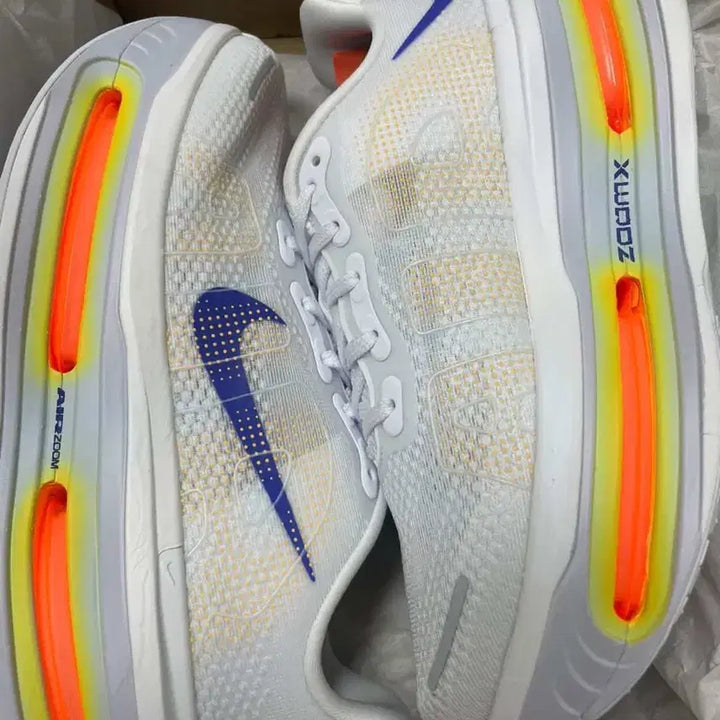 [BUNJANG] Nike Vomero Premium Running Shoes / 나이키보메로프리미엄런닝화260