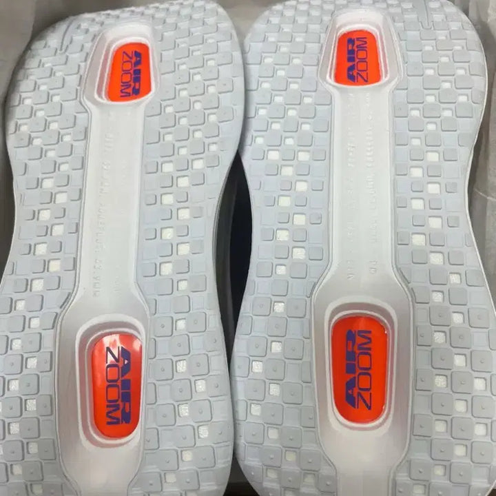 [BUNJANG] Nike Vomero Premium Running Shoes / 나이키보메로프리미엄런닝화260
