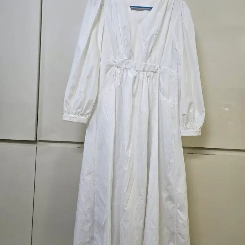 [BUNJANG] White Long Dress with Shirring and Puff Sleeves / 화이트 롱 원피스 셔링 퍼프소매