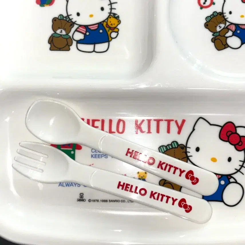 [BUNJANG] 1988 Hello Kitty Classic Dining Set with Plate, Spoon, and Fork / 고전 1988 헬로키티 식판 스푼 포크 컵 세트