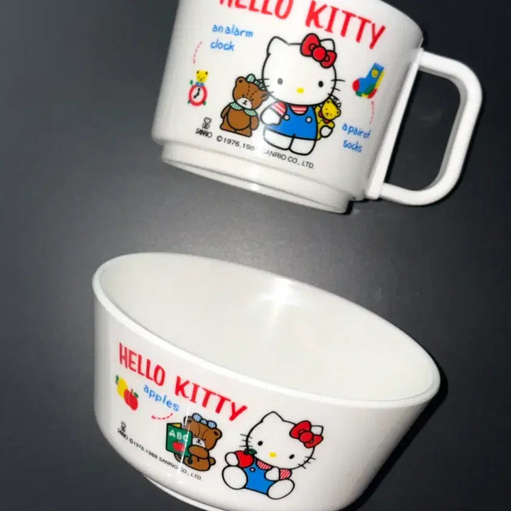 [BUNJANG] 1988 Hello Kitty Classic Dining Set with Plate, Spoon, and Fork / 고전 1988 헬로키티 식판 스푼 포크 컵 세트