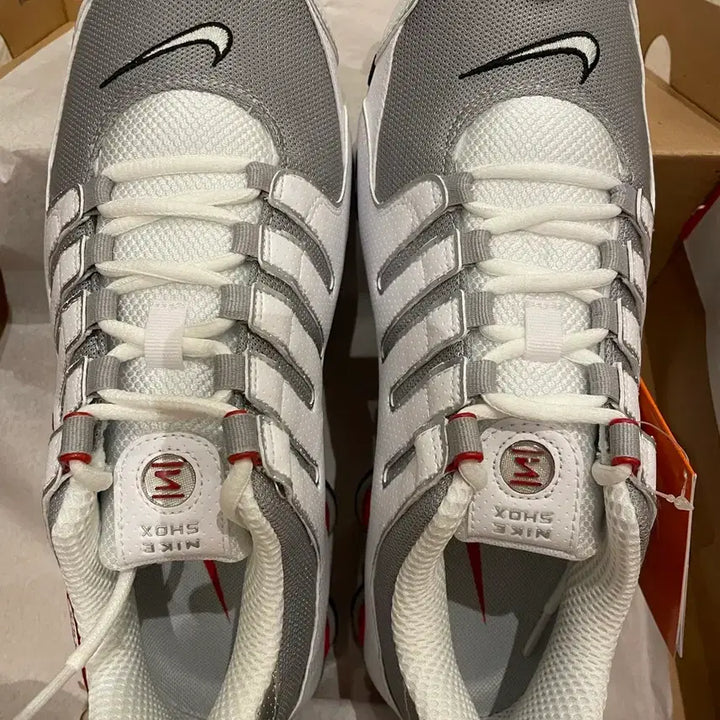 [BUNJANG] Nike Shox NZ White Sport Red Sneakers / 나이키 샥스 NZ 화이트 스포츠 레드 판매합니다.