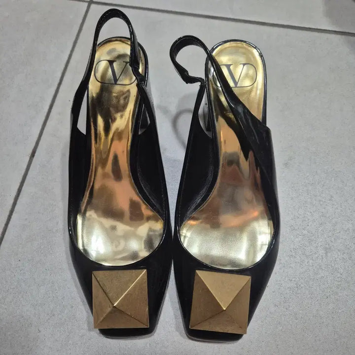 [BUNJANG] Valentino Black Studded Heel Slingback Shoes / 발렌티노 블랙 스터드 힐 슬링백