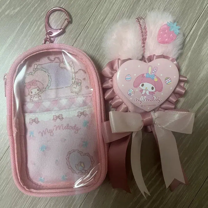 [BUNJANG] Sanrio My Melody Acrylic Stand Pouch &amp; Rosette Badge Bundle Set / 산리오 엔조이 아이돌 마이멜로디 아크릴 스탠드 파우치, 로제트 뱃지 일괄