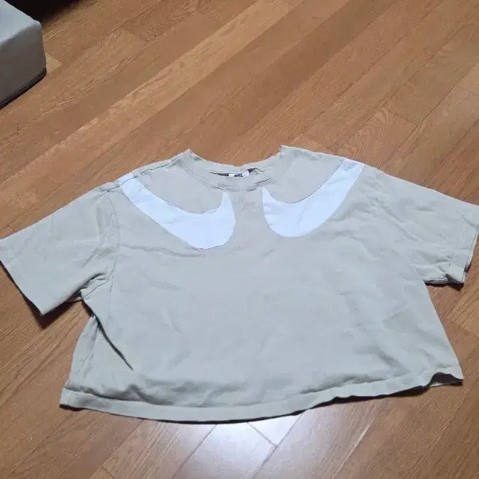 [BUNJANG] Nike Swoosh Cropped T-Shirt Beige L / 나이키 스우시 반팔 크롭 티셔츠 베이지 L