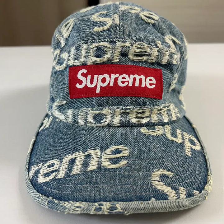 [BUNJANG] Supreme Frayed Logo Denim Camp Cap Blue 21SS / 슈프림 프레이드 로고 데님 캠프캡 블루 21SS 팝니다.
