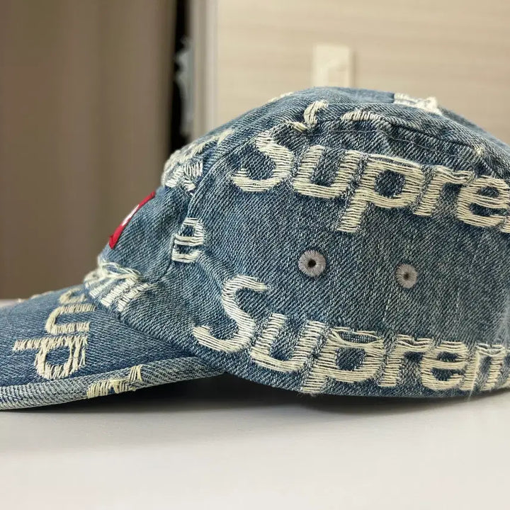[BUNJANG] Supreme Frayed Logo Denim Camp Cap Blue 21SS / 슈프림 프레이드 로고 데님 캠프캡 블루 21SS 팝니다.