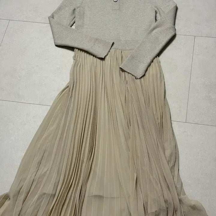 [BUNJANG] Mine Knit Pleats Dress Oatmeal / 한섬 마인 mine 니트 플리츠 원피스 오트밀