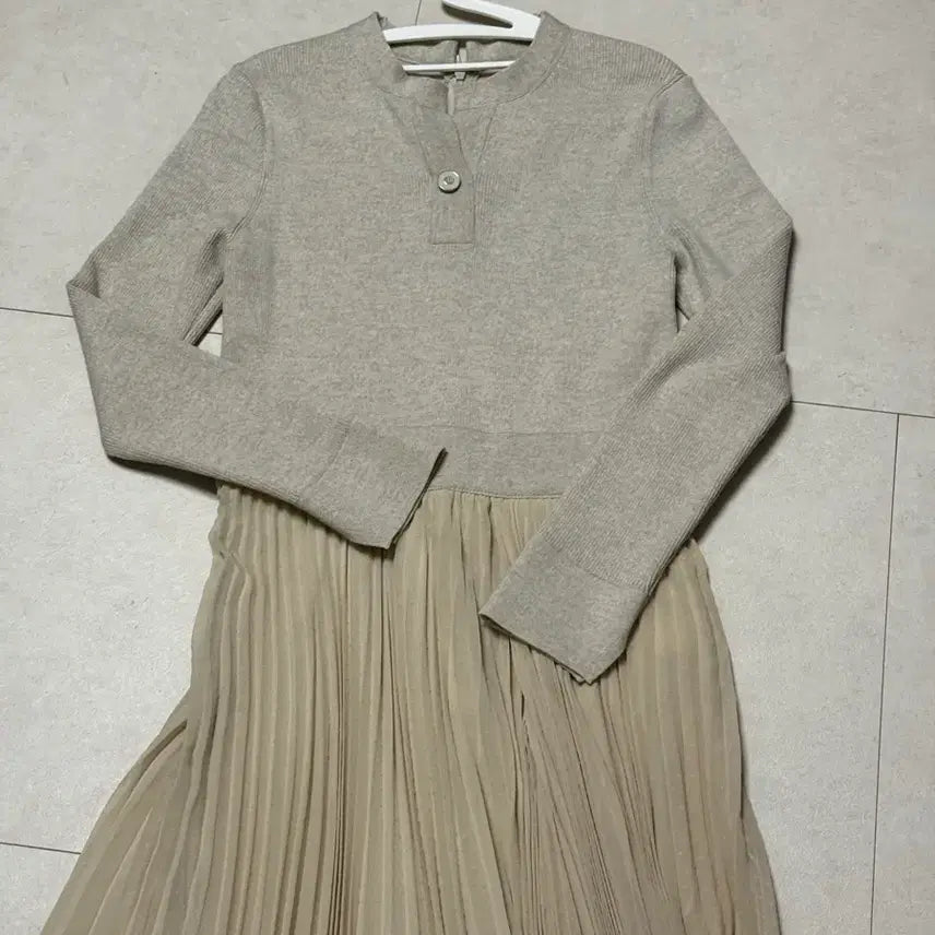 [BUNJANG] Mine Knit Pleats Dress Oatmeal / 한섬 마인 mine 니트 플리츠 원피스 오트밀