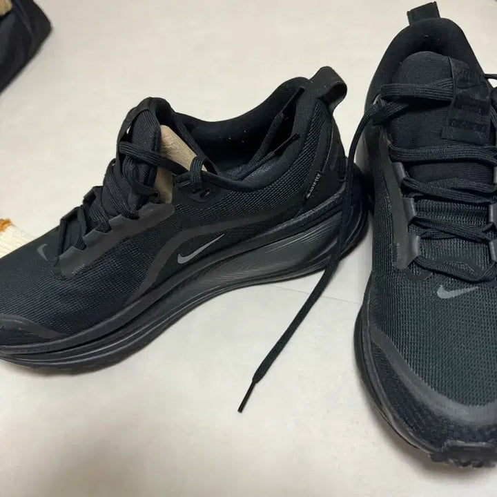 [BUNJANG] Nike Vomero 18 GORE-TEX Running Shoes Black 270 / 나이키 보메로 18 고어텍스 러닝화 블랙 270