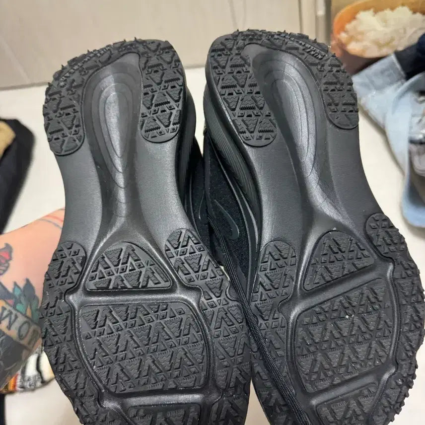[BUNJANG] Nike Vomero 18 GORE-TEX Running Shoes Black 270 / 나이키 보메로 18 고어텍스 러닝화 블랙 270