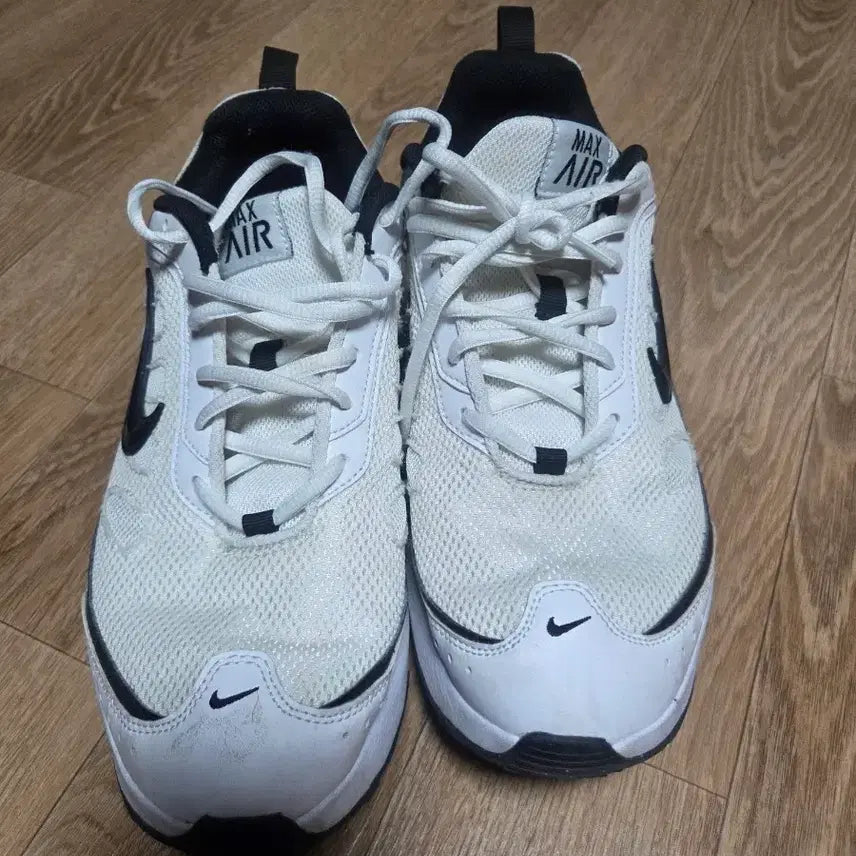 [BUNJANG] Nike Air Max AP White Bright Crimson Sneakers (275) / 나이키 에어맥스 AP 화이트 브라이트 크림슨 (275)