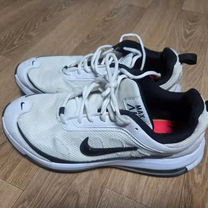 [BUNJANG] Nike Air Max AP White Bright Crimson Sneakers (275) / 나이키 에어맥스 AP 화이트 브라이트 크림슨 (275)