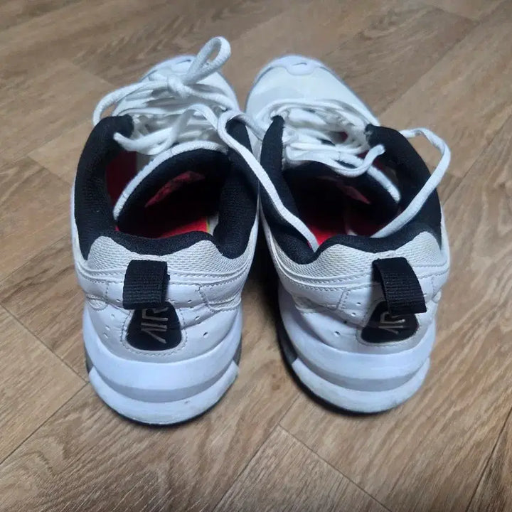[BUNJANG] Nike Air Max AP White Bright Crimson Sneakers (275) / 나이키 에어맥스 AP 화이트 브라이트 크림슨 (275)