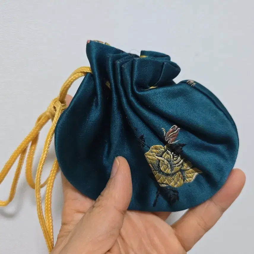 [BUNJANG] Traditional Embroidered Lucky Pouch Antique / 전통자수 복주머니 민속품 골동품