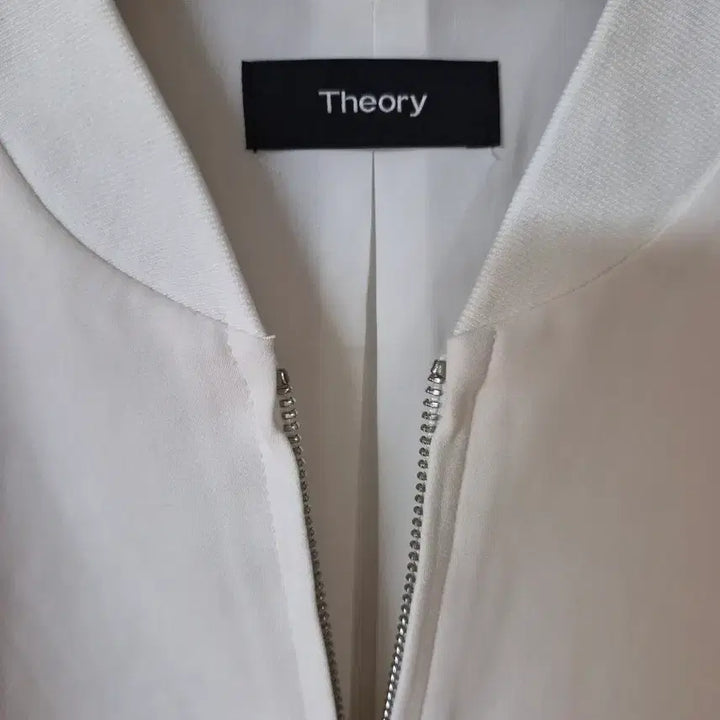 [BUNJANG] Theory White Bomber Jacket / Theory 띠어리 화이트 봄버 자켓
