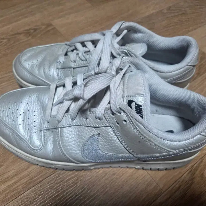 [BUNJANG] Nike Dunk Low SE Metallic Silver / 나이키 덩크 로우 SE 메탈릭 실버 (270)
