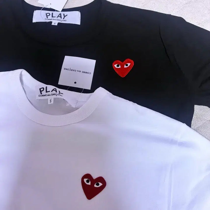 [SOLD OUT] 꼼데가르송 반팔티 S 블랙 화이트 일괄