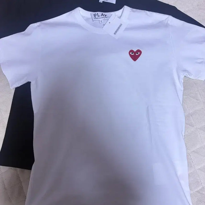 [SOLD OUT] 꼼데가르송 반팔티 S 블랙 화이트 일괄
