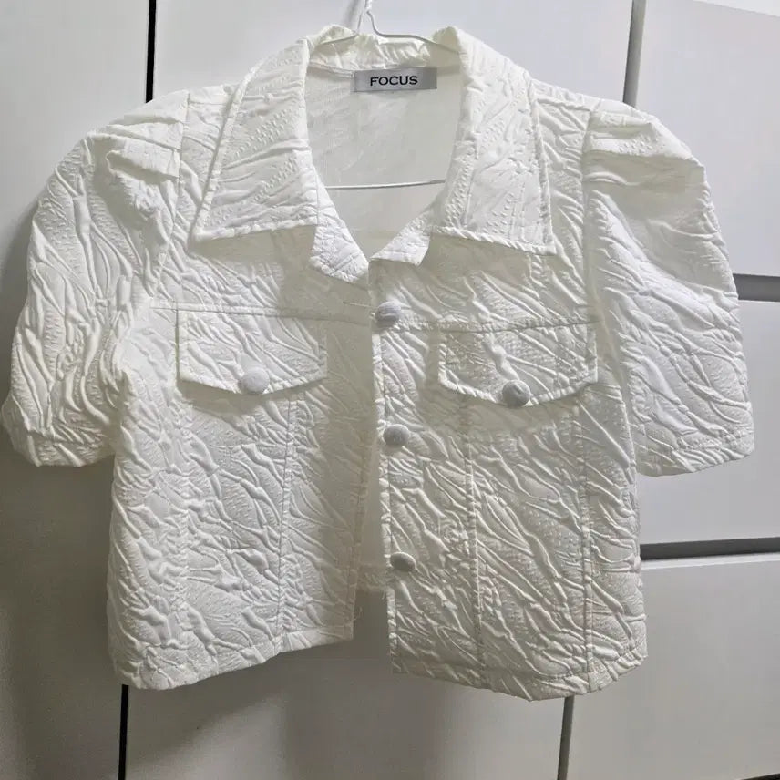 [BUNJANG] FOCUS White Cropped Puff Sleeve Blouse / FOCUS 화이트 반찰 크롭 퍼프 블라우스