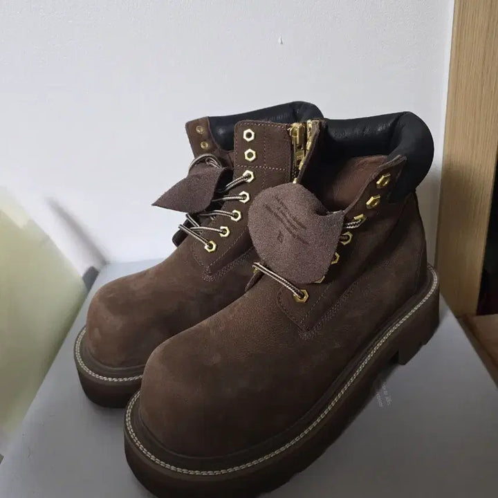 [BUNJANG] Sauleasure Beluga Brown Sneakers / 쏘유레슈어 벨루가 브라운 270