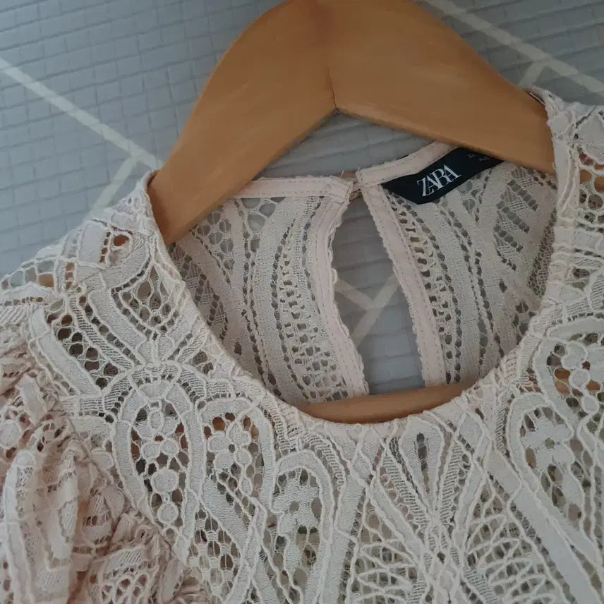 [BUNJANG] Zara Lace Frill Blouse / (새상품)S ZARA 자라 레이스 프릴 블라우스