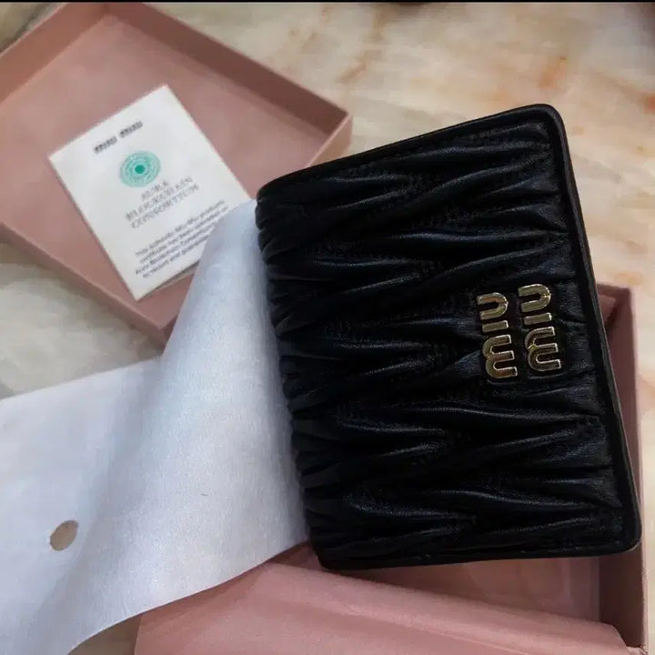 [BUNJANG] Miu Miu Black Matelassé Bifold Wallet / 미우미우 지갑 검정색이고