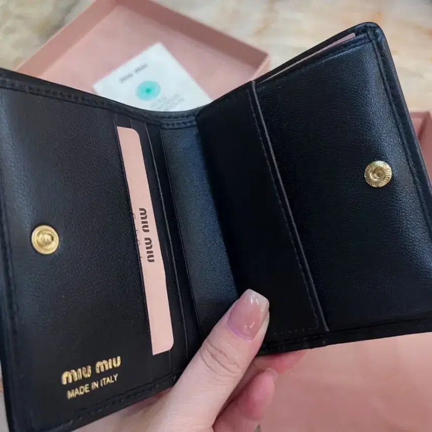 [BUNJANG] Miu Miu Black Matelassé Bifold Wallet / 미우미우 지갑 검정색이고