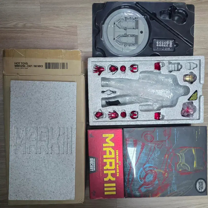 [BUNJANG] Hot Toys Iron Man Mark 85, Mark 3 1.0, Mark 5, Mark 47 Bundle / 핫토이 아이언맨 마크85, 마크3 1.0, 마크5, 마크47 일괄 판매