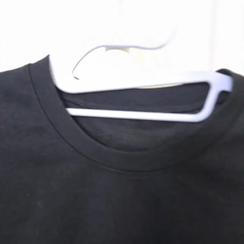 [BUNJANG] Black Puff Sleeve Cropped T-Shirt / 블랙 퍼프 소매 크롭 기장 티셔츠
