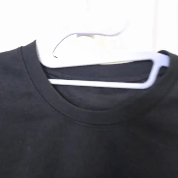 [BUNJANG] Black Puff Sleeve Cropped T-Shirt / 블랙 퍼프 소매 크롭 기장 티셔츠