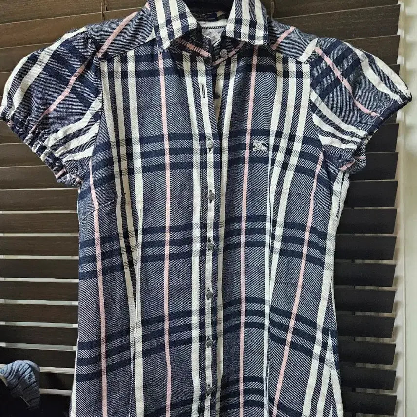 [BUNJANG] Burberry Check Short-Sleeve Shirt Blouse / 버버리 체크 반팔 셔츠블라우스