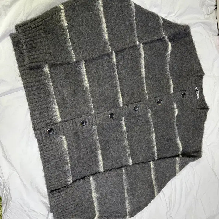 [BUNJANG] Bellie Brushed Tom Cardigan - Grey Stripe / 벨리에 브러쉬드 탐 가디건 - 그레이 스트라이프