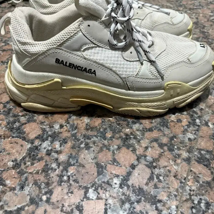 [BUNJANG] Balenciaga Triple S Sneakers White Size 43 / 발렌시아가 트리플S 스니커즈 화이트 43