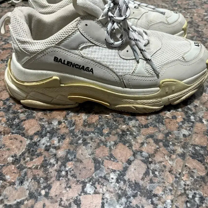 [BUNJANG] Balenciaga Triple S Sneakers White Size 43 / 발렌시아가 트리플S 스니커즈 화이트 43